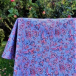 Poplin. Retrolill sinisel taustal